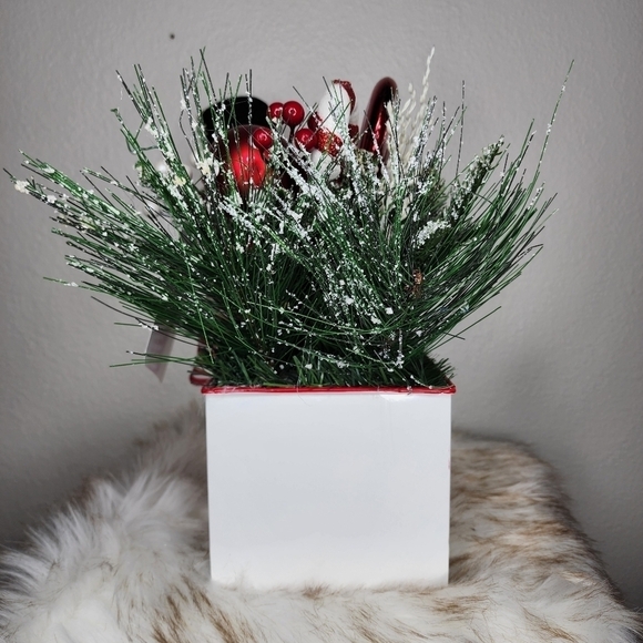 Ashland "Have yourself a merry little Christmas" table top decor. - Picture 4 of 5